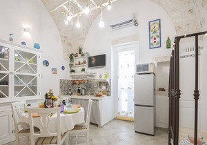 Apartment Leopardi's Alcove with Air Conditioning, Wi-Fi and Large Private Terrace