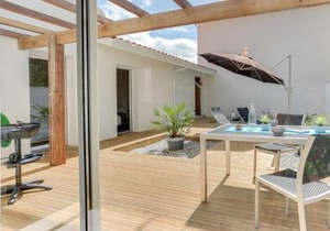 Apartment Les Patios de Flore-1 by Interhome