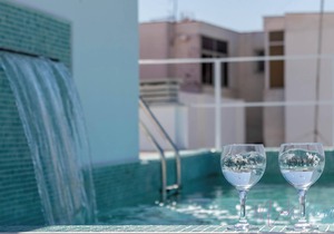 Apartment ‘Luxury Doña Bella 2A’ with Pool, Wi-Fi, A/C & Terrace