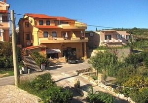 Apartment Maja, (13476), Lopar, Croatia