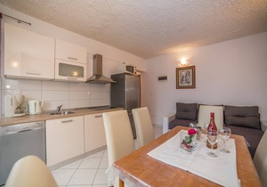Apartment Miroslava - with pool: A4(5) - Okrug Gornji, Island Ciovo, Croatia