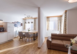 Apartment mit 3 Schlafzimmern und Balkon