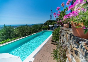 Apartment on the first floor with a private sitting area and a wonderful view