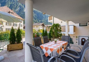 Apartment Rosa-3 by Interhome