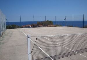 Apartment sleeps 5 with sea view and private garden