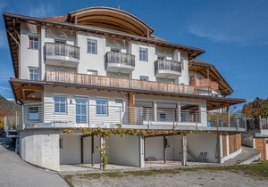 Apartment “Treyer 4 Typ B” with Mountain View, Wi-Fi, Balcony & Garden