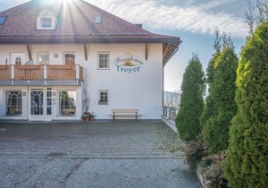 Apartment “Treyer 4 Typ B” with Mountain View, Wi-Fi, Balcony & Garden