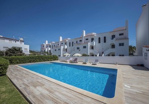 Apartment Villas Brites nº4 with Shared Pool, Shared Garden, Balcony & Wi-Fi