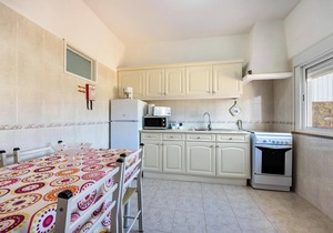 Apartment Villas Brites nº1 with Shared Pool, Shared Garden, Terrace & Wi-Fi