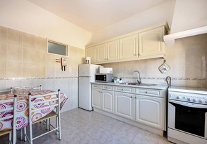 Apartment Villas Brites nº1 with Shared Pool, Shared Garden, Terrace & Wi-Fi