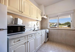 Apartment Villas Brites nº1 with Shared Pool, Shared Garden, Terrace & Wi-Fi