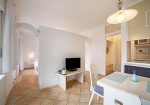 Apartment "Wanda 3" with Wi-Fi, Balcony & Swimming Pool