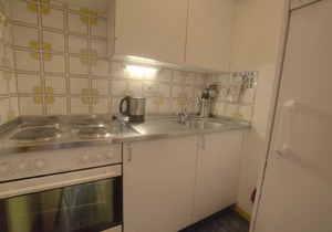 Apartment with 1 bedroom with 2 single beds, 1 bathroom/WC und 1 shower/WC. Living room with 1 cupbo