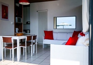 Apartment with 2 bedrooms, a large terrace with magnificent view of the lake