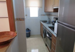 Apartment with comunity's pool, Ideally Located Between The Sea and City Center