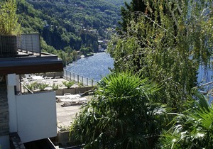 Apartment with 2 bedrooms, a large terrace with magnificent view of the lake