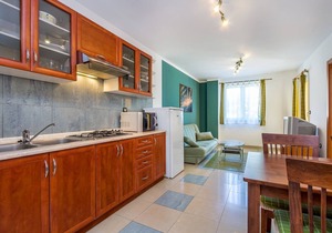 Apartment with large pool, volleyball court, table tennis and table football