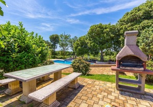 Apartment with large pool, volleyball court, table tennis and table football