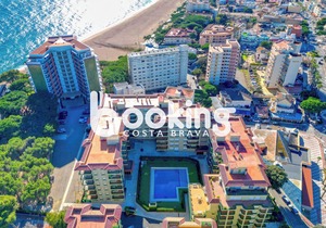 APARTMENT WITH SEA VIEW, WIFI AND COMMUNITY POOL, VERY CLOSE TO EVERYTHING