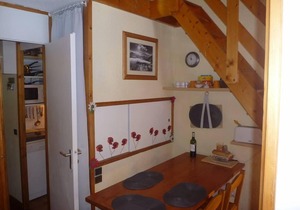 Apartment with stunning views ideally situated on the slopes and shops nearby.