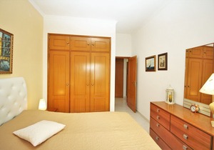 Apartment with swimming pool