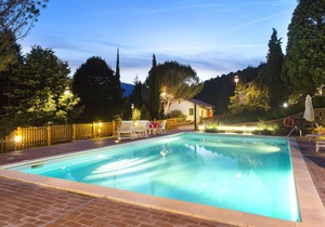 apartment with swimming pool nestled in the Pontremoli hills