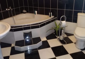 Apartments Discovery - Three Bedroom Apartment with Balcony