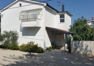 Apartments Discovery - Three Bedroom Apartment with Balcony