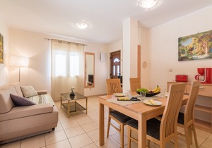 Apartments Marjanca, (16179), Klimno, hr