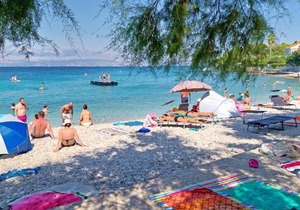 Apartments with a parking space Sutivan, Brac - 744