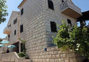 Apartments with a parking space Sutivan, Brac - 17537