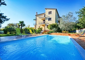 Apartments with pool Albina /Apartment with pool Albina 1P