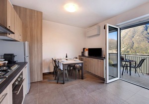 Appartamento "1 Il Tornante" with Lake & Mountain Views, A/C & Balcony