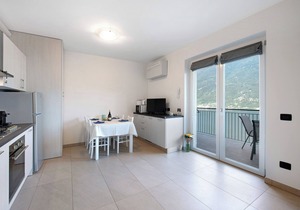 Appartamento "3 Il Tornante" with Lake & Mountain Views, Wi-Fi, A/C & Balcony