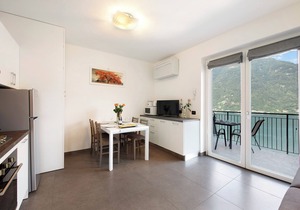 Appartamento 5 Il Tornante with Lake & Mountain Views, Wi-Fi, A/C & Balcony