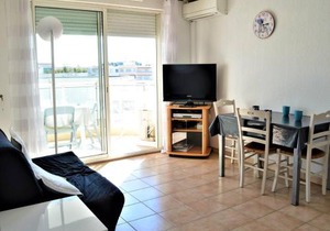 Appartement Climatisé 2 Pièces avec Balcon et Garage Privatif à Cavalaire-sur-Mer - FR-1-226B-101