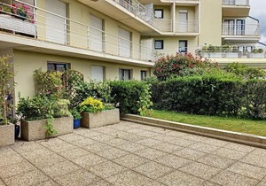 Appartement moderne avec terrasse et parking, au cœur de Granville, à deux pas de la plage ! - FR-1-361-77