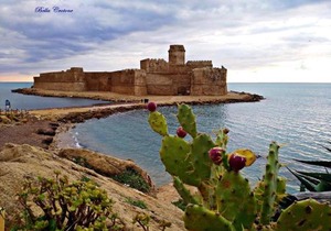 Aragonese apartment in "Le Castella" a 250 mt dal mare - Calabria Sea