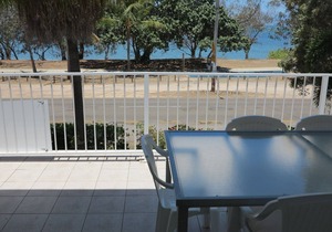 Arcadia Beach Unit 4 - Charming sunny apartment with front row balcony view over Geoffrey Bay