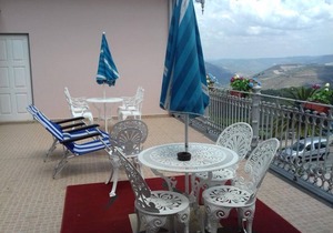 Armamar Family Room
