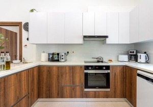 Arty Haven - Spacious 3-BR House in Larnaca