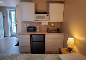 Ashworth Ave Condos