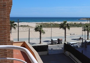 AT011 LES PALMERES: Apartment for 5 people with pool on the beach front