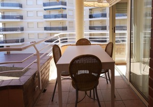 AT011 LES PALMERES: Apartment for 5 people with pool on the beach front