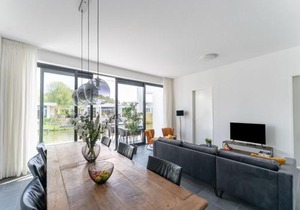 Attractive villa in Zeewolde with garden