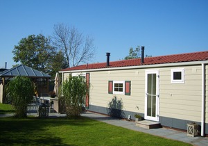 Authentic chalet with garden, near the Wadden Sea