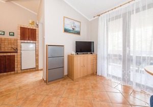 Awesome apartment in Grebastica