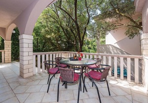 Awesome apartment in Grebastica