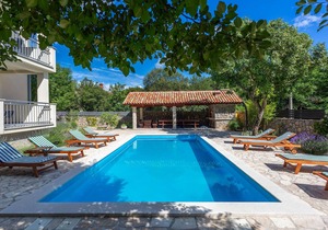 Awesome apartment in Pinezici with WiFi