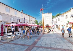 Awesome Apartment In Pinezici With Wifi